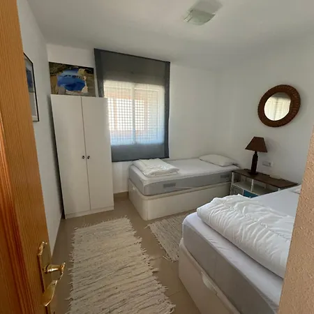 с видом на море и бассейном , 600 м от пляжа Apartment